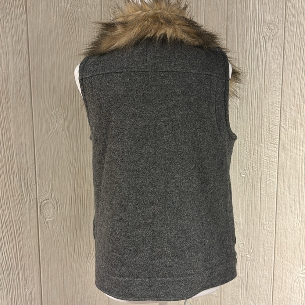 Vest - Picture 2 of 3